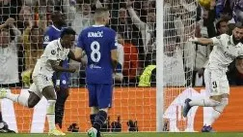 北京半场失误多篮板占优，却以5分差距落后，局势略显紧张。