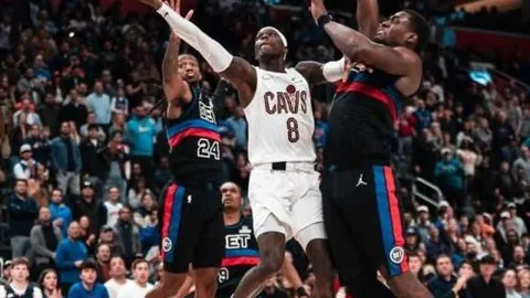 在35分钟风云突变，帕尔默点球双响，切尔西客场领先狼队优势显著，2-0！